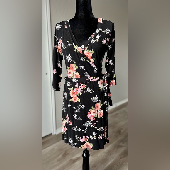 Popana Dresses & Skirts - Popana Black Floral Long Sleeve Dress